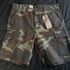 Mens Levi cargo camo shorts